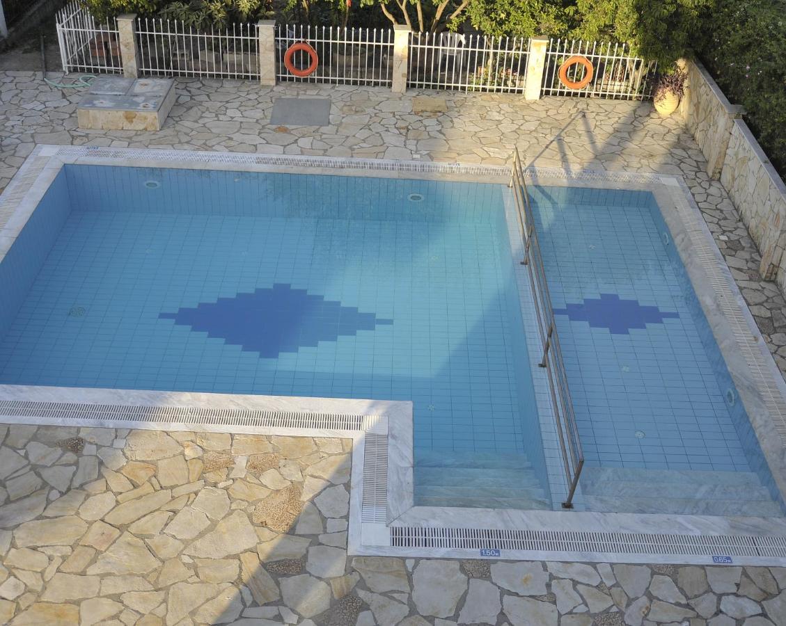 Spiros Athinaios Apartment'S Dassia  Exteriör bild